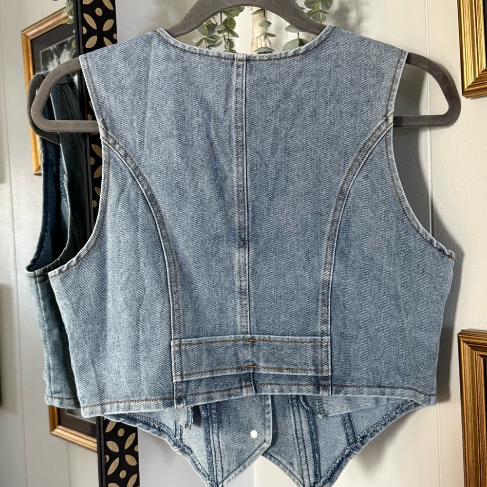 Women's Denim Button Down Sleeveless Jean Vest - Small - Picture 2 of 4